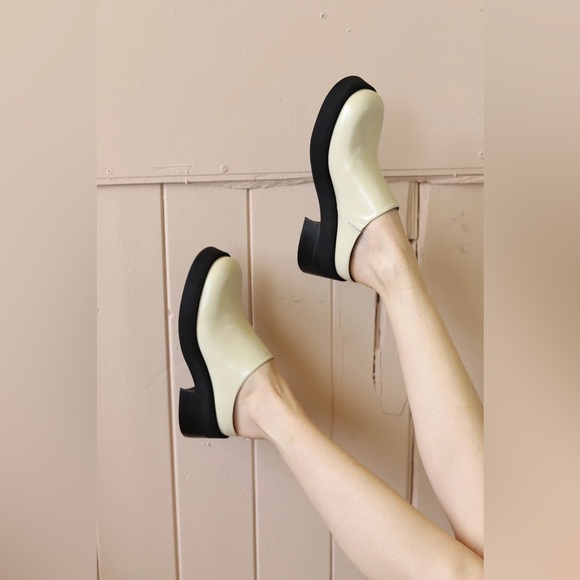 Miista Shoes - Miista Odile Leather Mules – Beige / Black – Size 8.5 (EU 39)